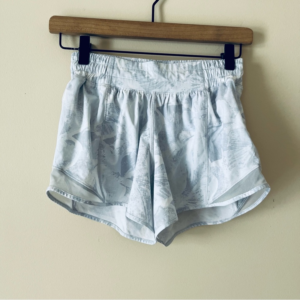 Lululemon Hotty Hot Short II Long 4" Mini Tropical Shadow Starlight Multi 4 Tall